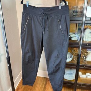 Athleta Trekkie North Jogger Pants Black Drawstring Waist Zipper Pockets Size 10